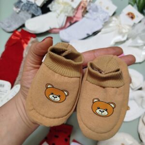 پاپوش نوزادی سفید و قهوه ای